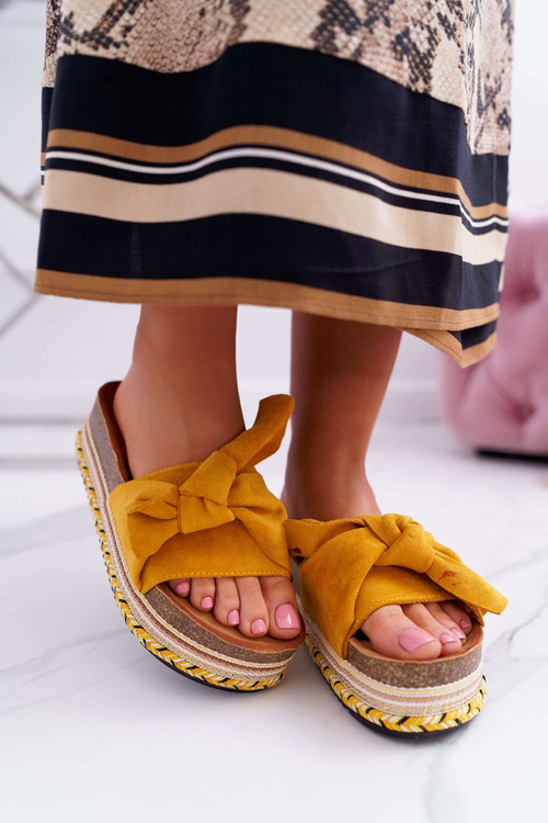 Жіночі шльопанці на платформі з Cocard жовтого кольору Chantal