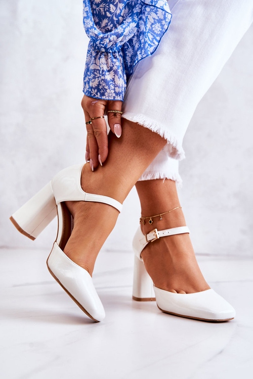 Модні лаковані човники на штанзі білого маорі