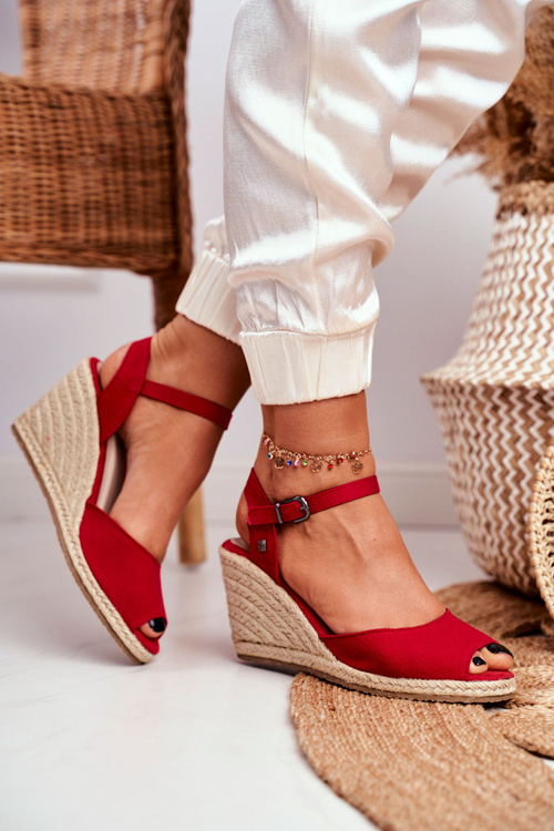 Жіночі босоніжки на танкетці Big Star Red DD274A213