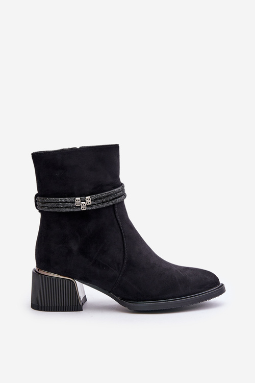 Теплі жіночі ботильйони на низькому каблуці з декоративними ремінцями D&A MR880-027 Чорні