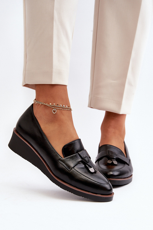 Жіночі туфлі на танкетці з прикрасами чорного мілірету