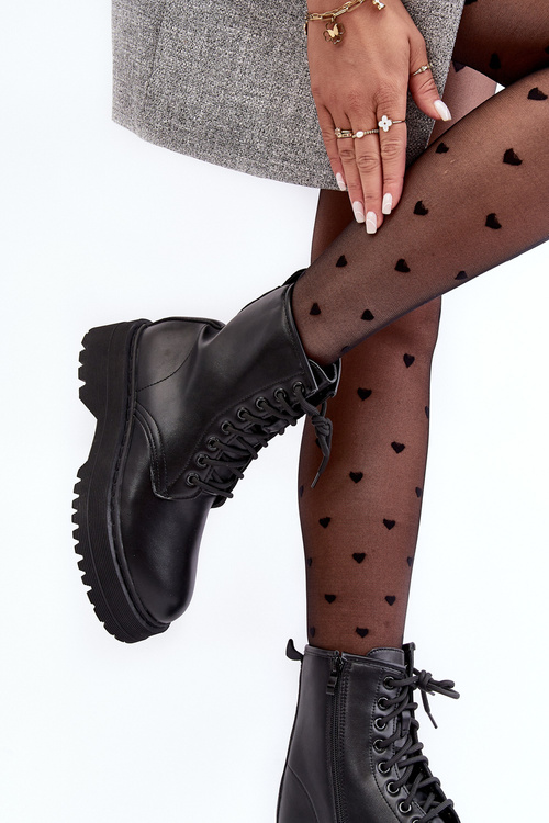 Жіночі ботильйони на шнурівці на товстій підошві чорного кольору Biancis