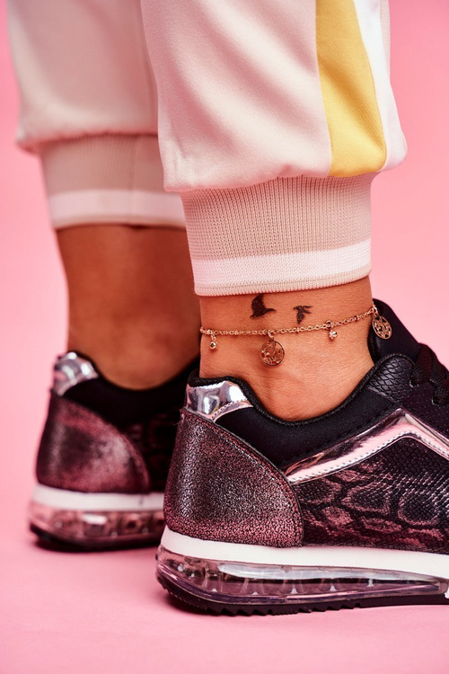 Жіноче спортивне взуття Кросівки чорні Helly