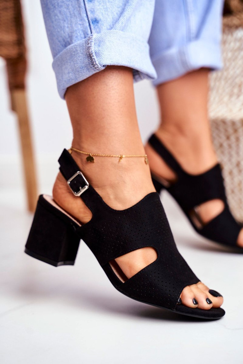 Жіночі босоніжки на пошті ажурні чорні Valery