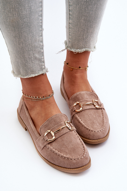 Жіночі лофери на плоскій каблуці та прикрасі темно-бежевого кольору Aviole