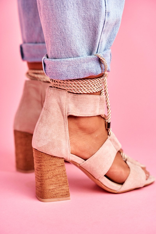 Жіночі босоніжки на шпильці, замшеві, бежеві Amore