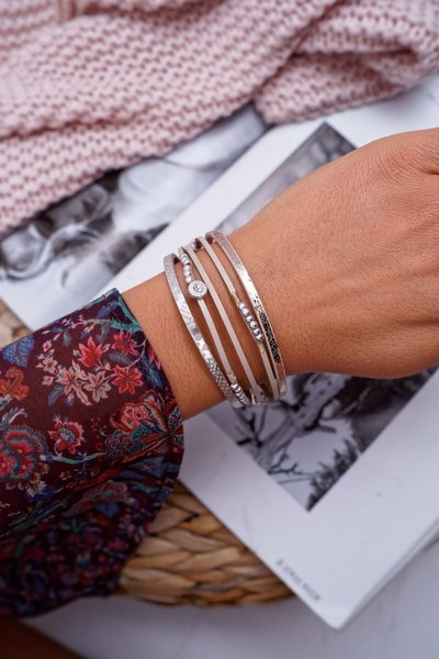 Жіночий браслет стрінги Бежеві намистини Michiko