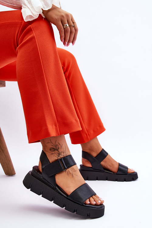 Жіночі шкіряні босоніжки на платформі чорні Katte