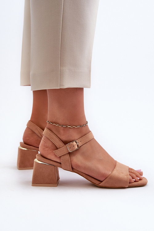 Жіночі босоніжки на блочному каблуці з верблюжої еко-замші Leisha