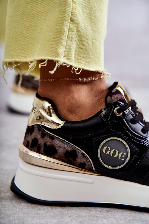 Жіноче спортивне взуття на танкетці GOE KK2N4085 Чорний