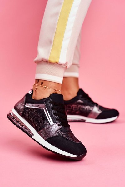 Жіноче спортивне взуття Кросівки чорні Helly