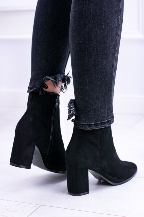 Чорні жіночі чоботи Amaltea з гострими шпильками