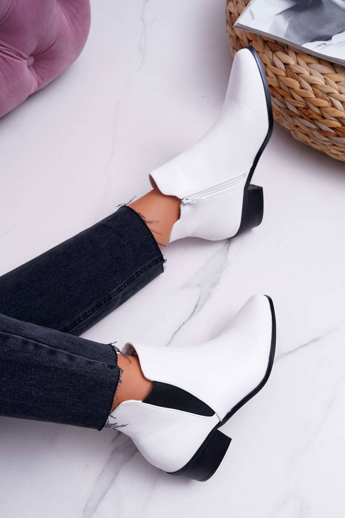 Жіночі ботфорти на плоскій підошві білого кольору Murino