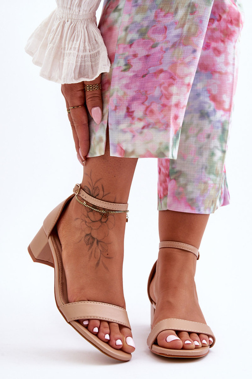 Гладкі бежеві шкіряні босоніжки на підборах Inspire Me!