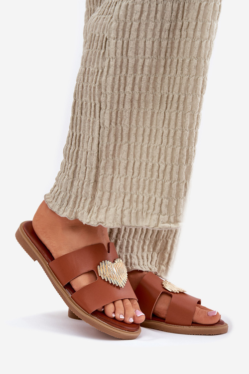 Жіночі сандалі на плоскому каблуці з золотою декорацією Karinma