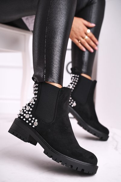 Чорні жіночі чоботи зі сріблястими заклепками