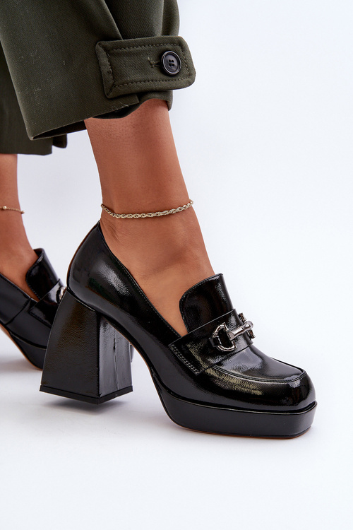 Чорні лаковані жіночі туфлі D&A MR38-906