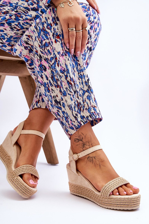 Класичні жіночі босоніжки на танкетці бежеві Malmo