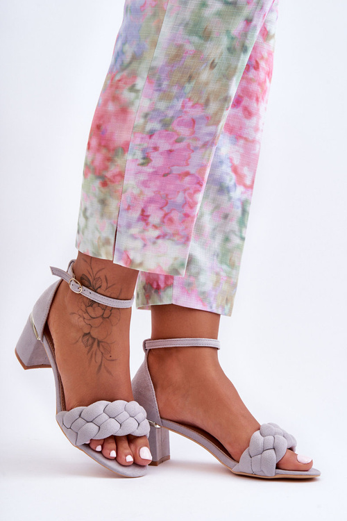 Замшеві босоніжки з тасьмою сірі Essenza