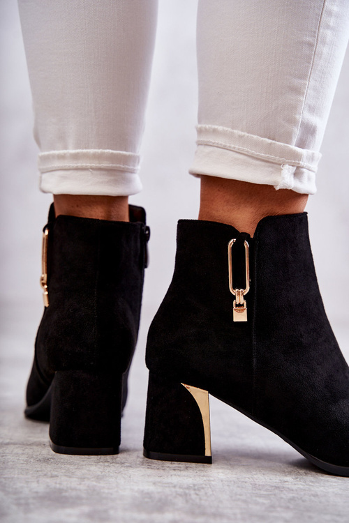 замшеві чоботи на пості з декором Black Erine