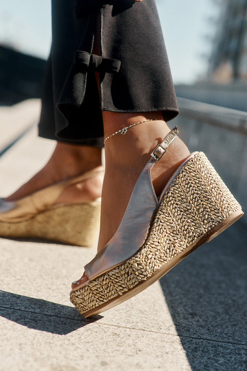 Жіночі Шкіряні Сандалі На Танкетці З Плетінням Лаура 2789 Золоті