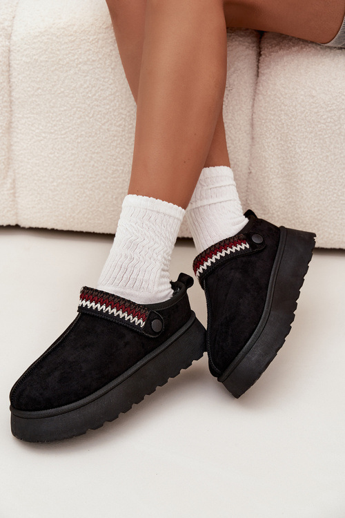 Жіночі низькі зимові черевики з рухомим ремінцем і вишивкою на платформі чорні Lyrisse