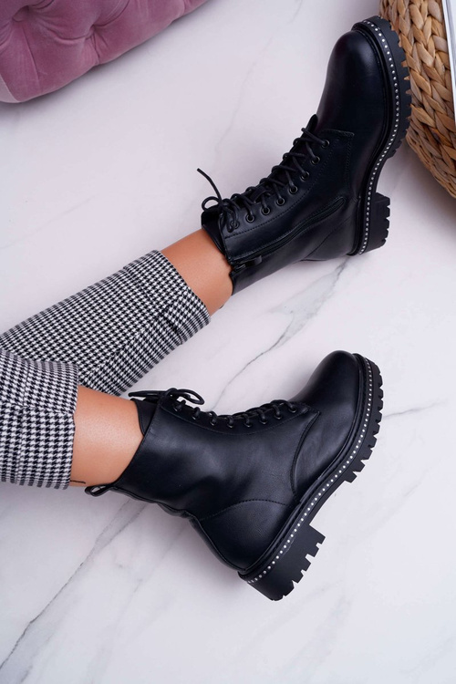 Жіночі високі чоботи на плоскому каблуці чорного кольору Hippe