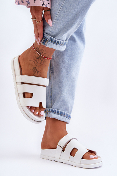 Жіночі класичні тапочки білі Molie