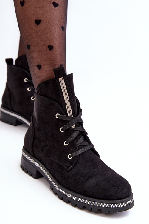 Жіночі замшеві слипони з чорними прикрасами Plesca