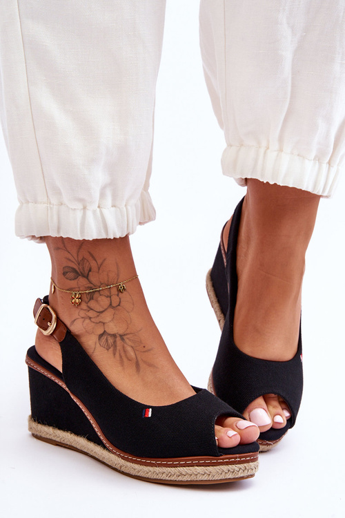 Жіночі класичні босоніжки на танкетці чорні Katie