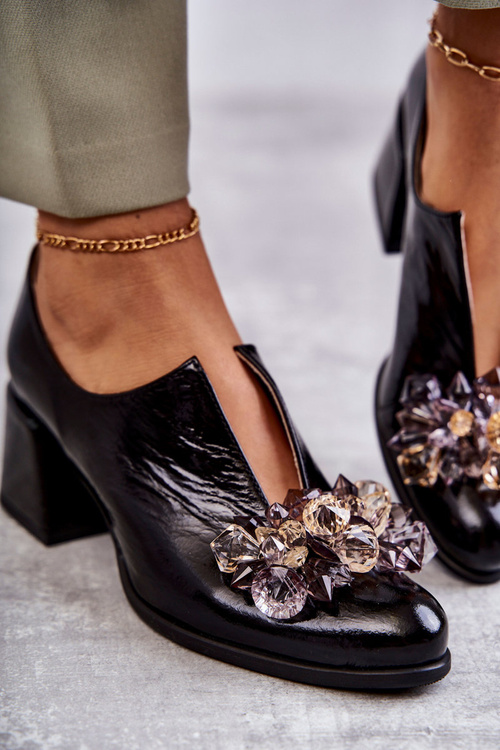 Гладкі шкіряні туфлі з яскравим декором чорного кольору Delaver