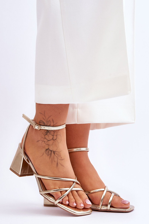 Модні босоніжки на високих підборах золото Felisa