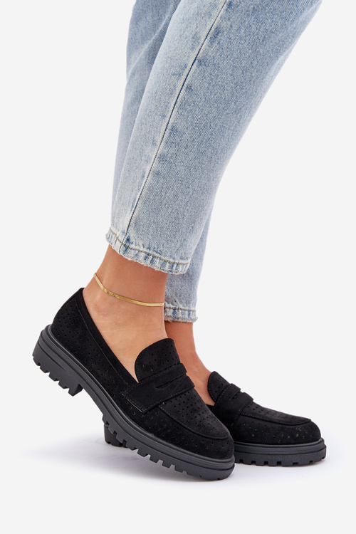 Перфоровані лофери на плоскому каблуці чорні Inestelle