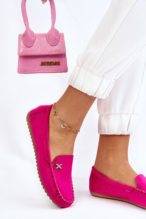 Жіночі замшеві лофери з прикрасами кольору фуксії