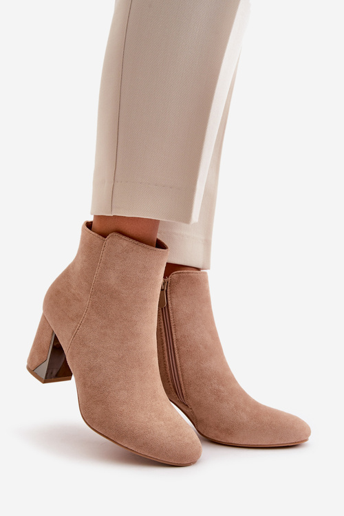 Утеплені чоботи на підборах із дзеркальним елементом бежевого сріблястого кольору