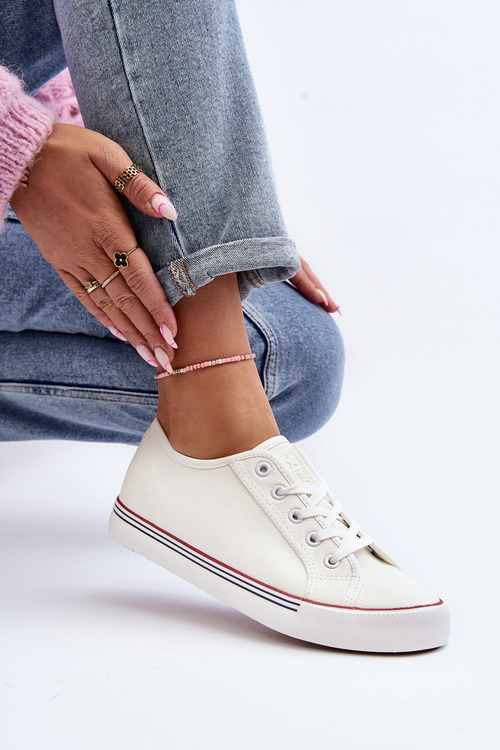 Жіночі кросівки з еко шкіри білого кольору Lirean