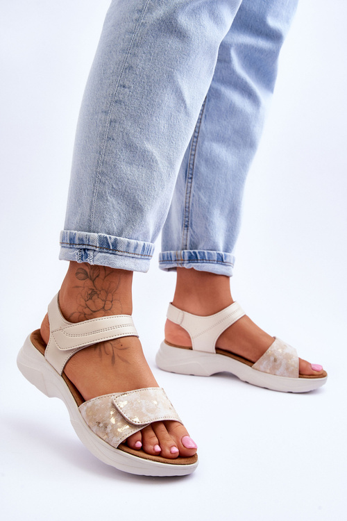 Жіночі комфортні босоніжки на липучці бежево-золотистого кольору