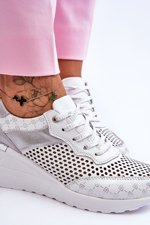 Жіночі шкіряні ажурні кросівки білого кольору Virginia