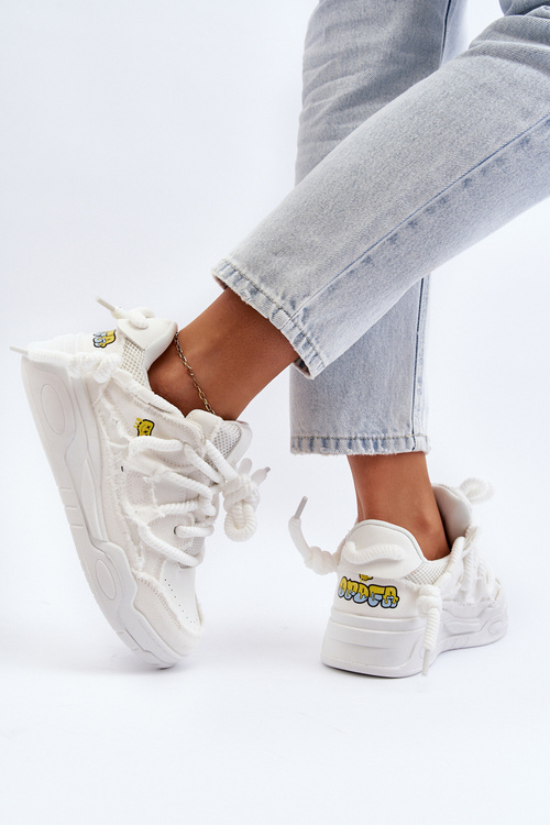 Жіночі кросівки з масивною шнурівкою білого кольору Miatora