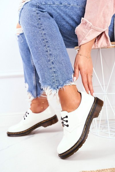 Жіноче взуття Туфлі лаковані білі Зробіть це краще!