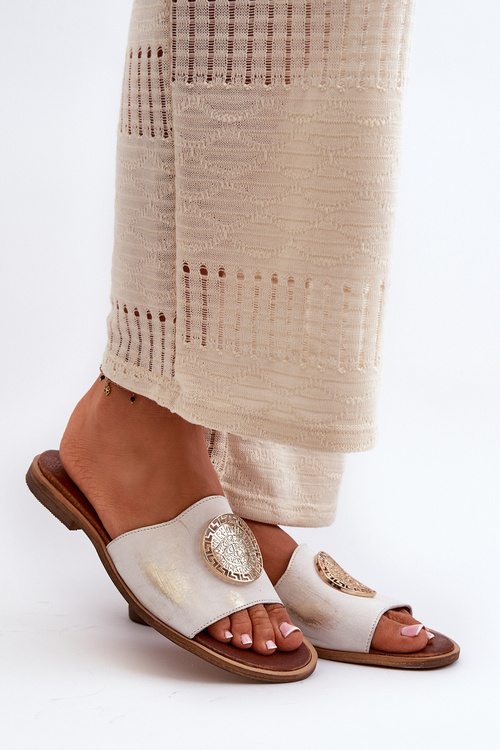 Шкіряні сандалі на плоскій підошві Zazoo 2938 із золотими прикрасами