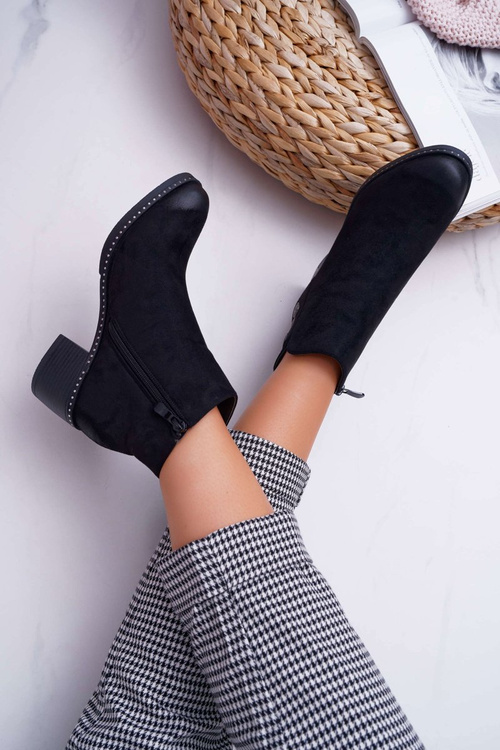 Жіночі чоботи на плоскій підошві чорні тристрами