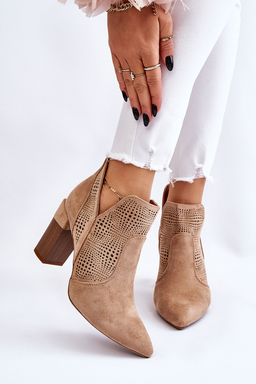 Ажурні замшеві чоботи на підборах бежеві Leanna