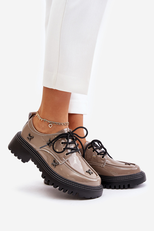 Лаковане жіноче взуття з декором натуральна шкіра бежеві Artiker 55C1010