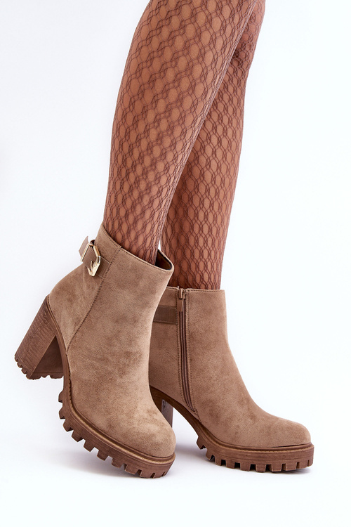 Жіночі замшеві чоботи на каблуці з декором бежеві менорії
