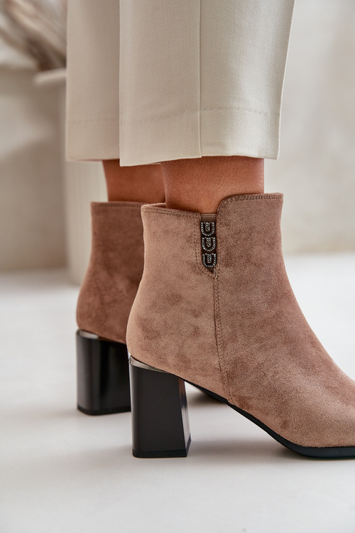 Теплі еко-замшеві жіночі ботильйони із застібкою на каблуці, коричневі Erillia