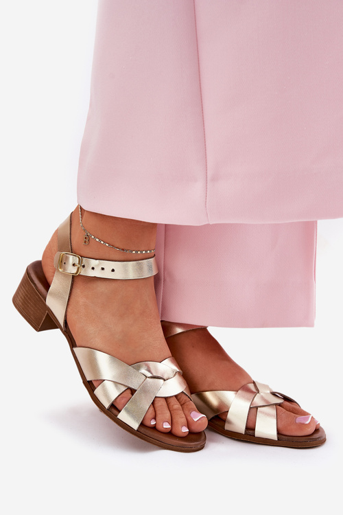 Шкіряні сандалі на делікатному каблуці Zazoo 40372 золоті