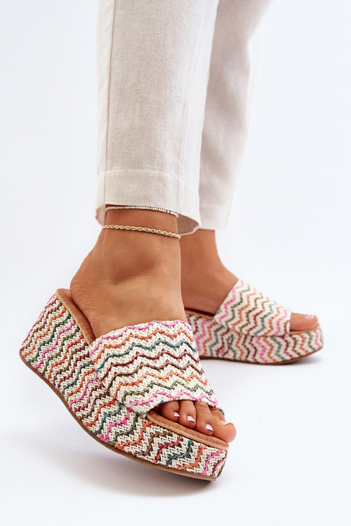 Жіночі босоніжки на танкетці білі Vanarila