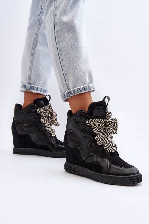 Жіночі кросівки на танкетці чорні Leoppa