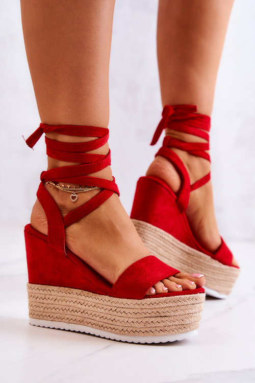 Легкі зав'язані босоніжки на танкетці Red Marriett